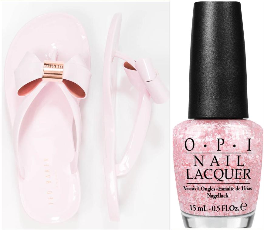 RICHTIG SWEET „Ettiea“-Variante von Ted Baker, mit aufgesetzter Schleife, ca. 55 Euro, asos.de & Nagellack von OPI, mit glitzernden Pailletten, in „Petal Soft“, ca. 16 Euro, exklusiv bei Karstadt