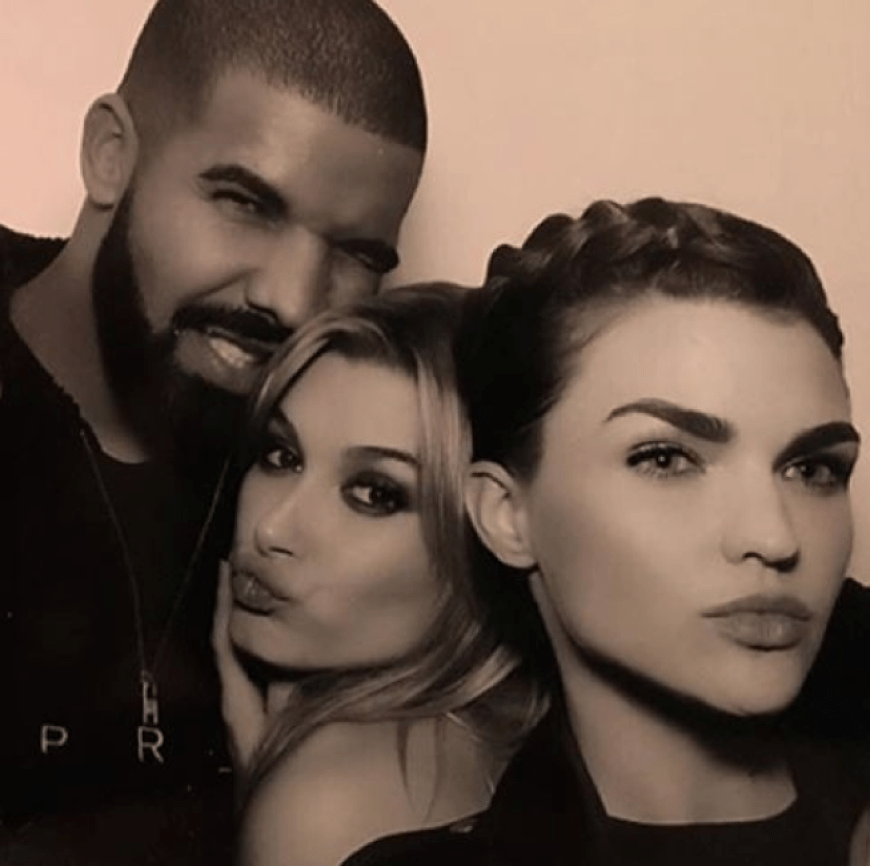 Drake und Hailey Baldwin kuschelten bereits vor einigen Wochen für ein gemeinsames Foto.