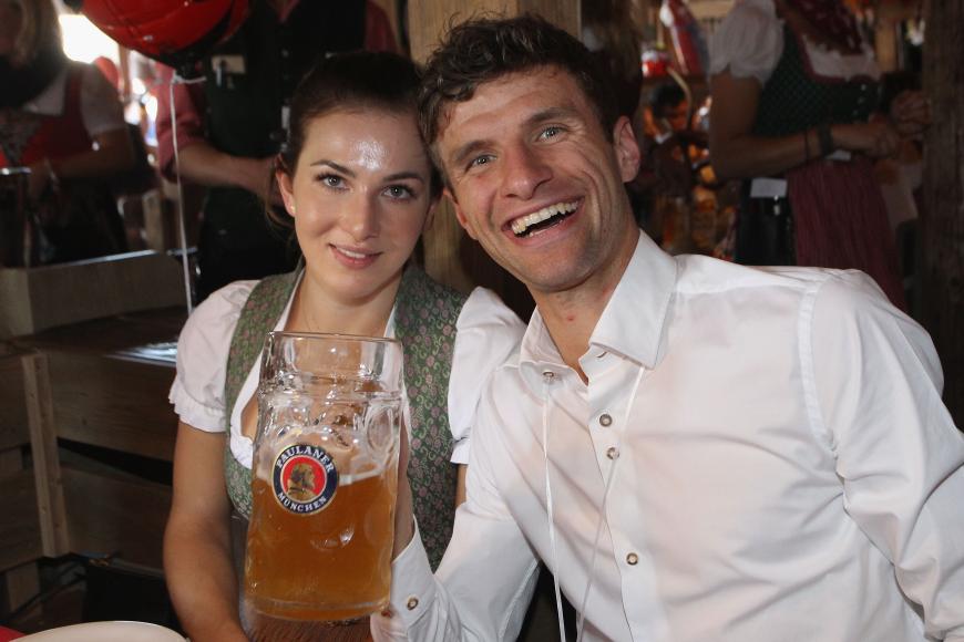 Abgesehen vom obligatorischen Oktoberfest-Besuch sonnt sich Lisa Müller eher selten im Rampenlicht, sondern widmet sich stattdessen lieber ihrer Leidenschaft, dem Dressur-Turnierreiten.