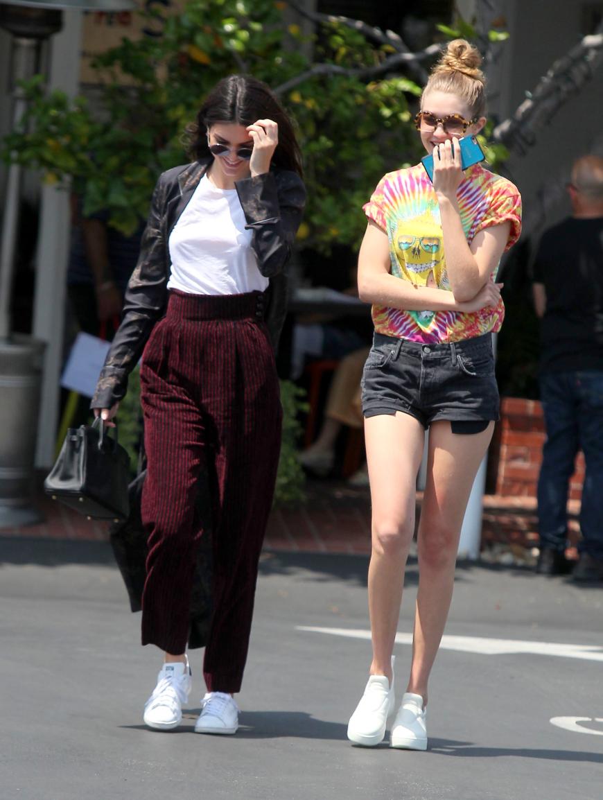 In diesen Grusel-Looks gingen Kendall Jenner und Gigi Hadid essen.