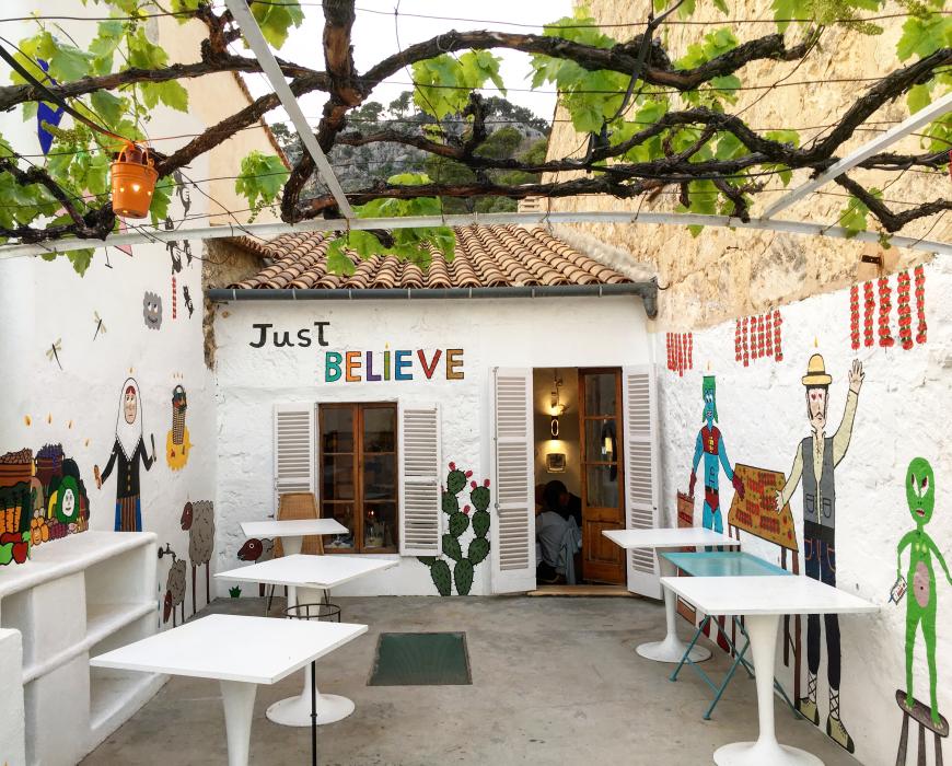 Schaut mal, wie süß die Terrasse des Ca na Toneta in Caimari ist. Ich war wirklich schockverliebt! http://www.canatoneta.com/de/