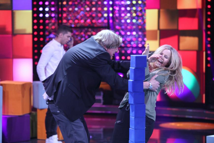 Huch!? Walter Freiwald scheint Michaela Schaffrath etwas Wichtiges mitteilen zu wollen. Doch die kringelt sich nur noch.