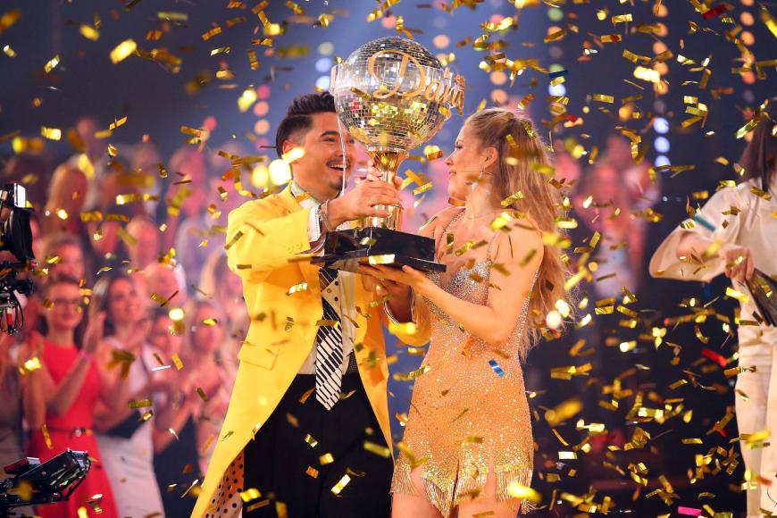 Victoria Swarovski und Tanzpartner Erich Klann sind die strahlenden Gewinner der 9.