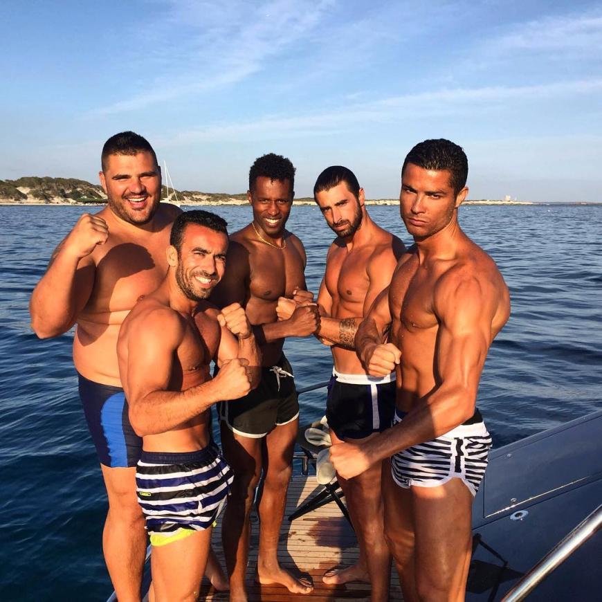 Krasse Muckis! Cristiano Ronaldo (r.) zeigt auf Instagram, was er zu bieten hat.