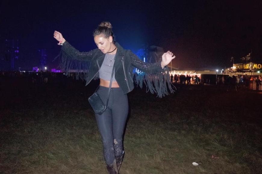 Für diesen Festival-Schnappschuss von Janina Uhse beim "Rock am Ring", musste die Beauty viel Kritik einstecken.