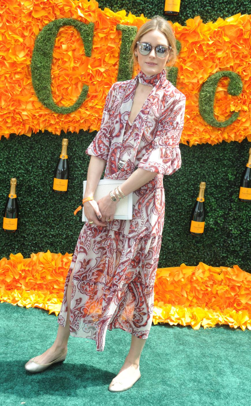 Olivia Palermo zeigt uns, wie man elegant durch den Sommer kommt.