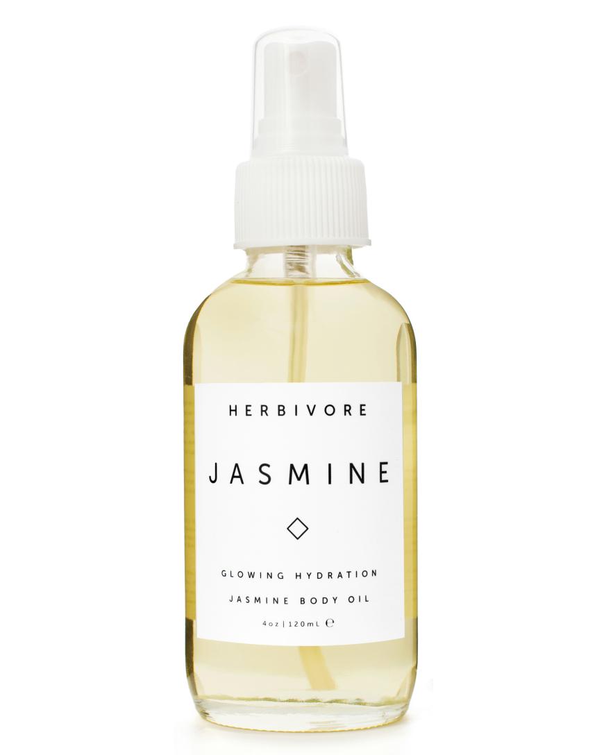 Jessicas Top 5: NIE OHNE ÖL „Ich benutze in der Pflege viel Öl. Als Duftöl liebe ich Jasmin“, so Jessica. Z.B. „Jasmine Body Oil“ von Herbivore, ca. 35 Euro