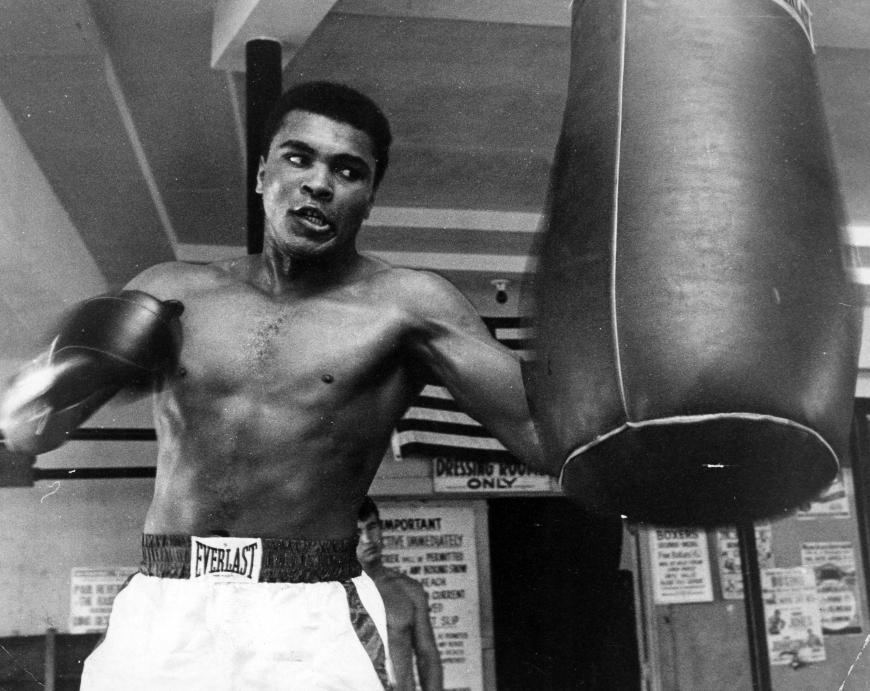 Der dreifache Weltmeister Muhammad Ali starb am 3. Juni 2016 im Alter von 74 Jahren in Phoenix, Arizona.