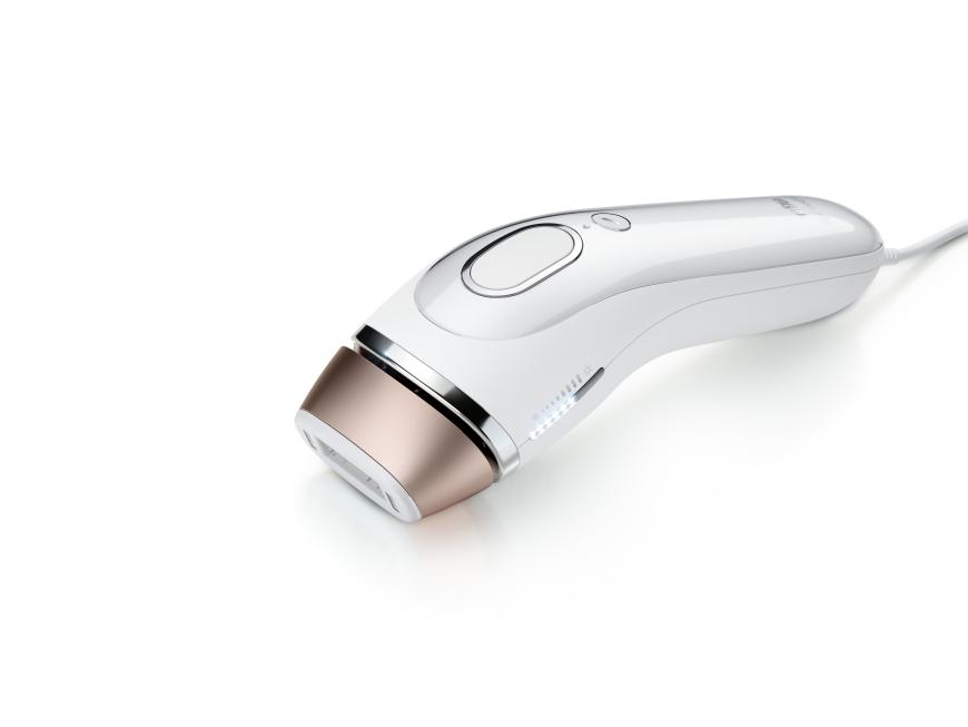 FÜR IMMER HAARFREI „Ich liebe alles, was effizient und innovativ ist. Etwa das IPL-Gerät für zu Hause.“, z.B. „Silk-expert IPL“-Haarentfernungsgerät von Braun, ca. 550 Euro