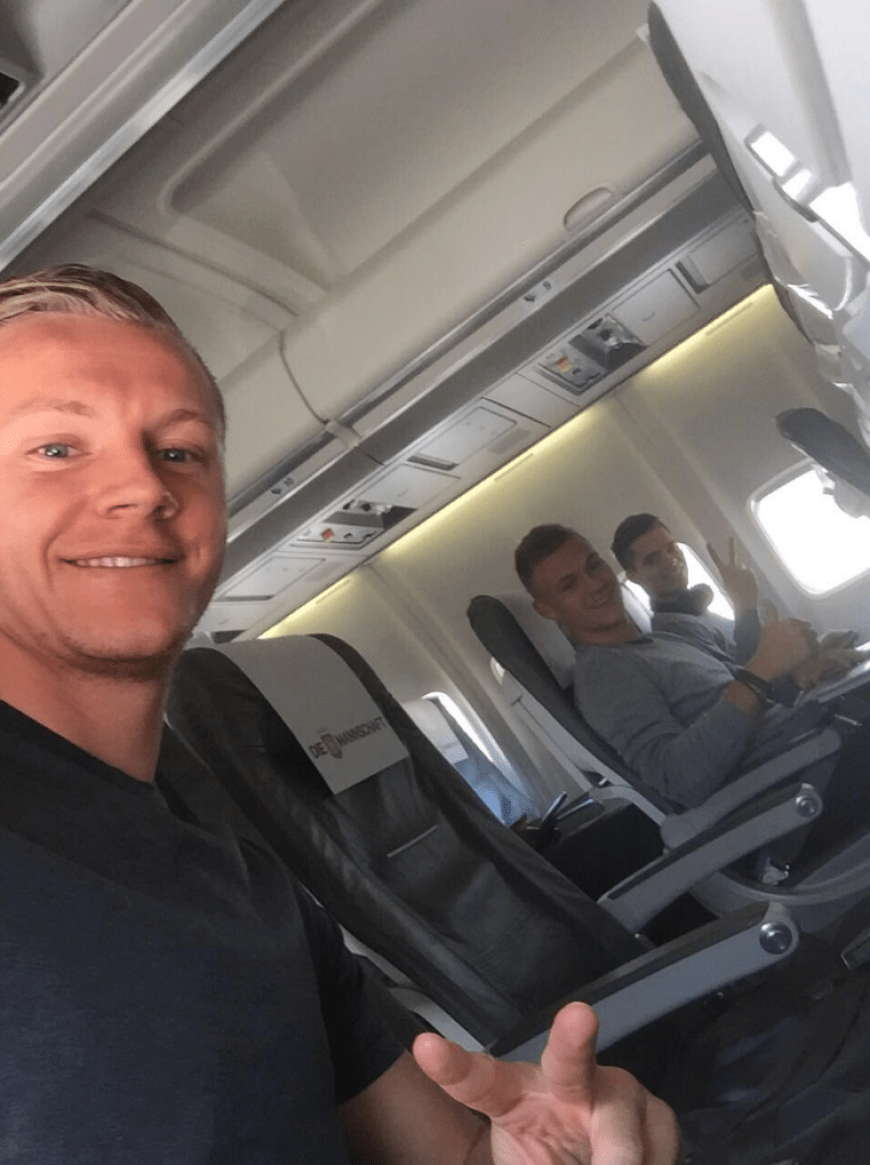 Bernd Leno twittert aus dem Flieger: