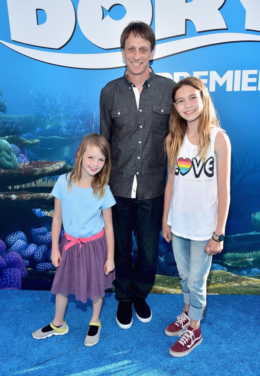 Skateboard-Star Tony Hawk brachte seine beiden Töchter mit.