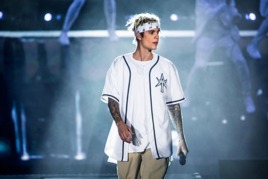 Justin Bieber schockt seine Fans: Der Sänger wurde war in eine krasse Schlägerei verwickelt, wurde sogar zu Boden geschlagen.
