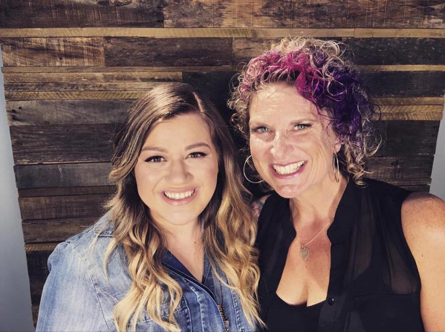 Kelly Clarkson mit Cat Brewer