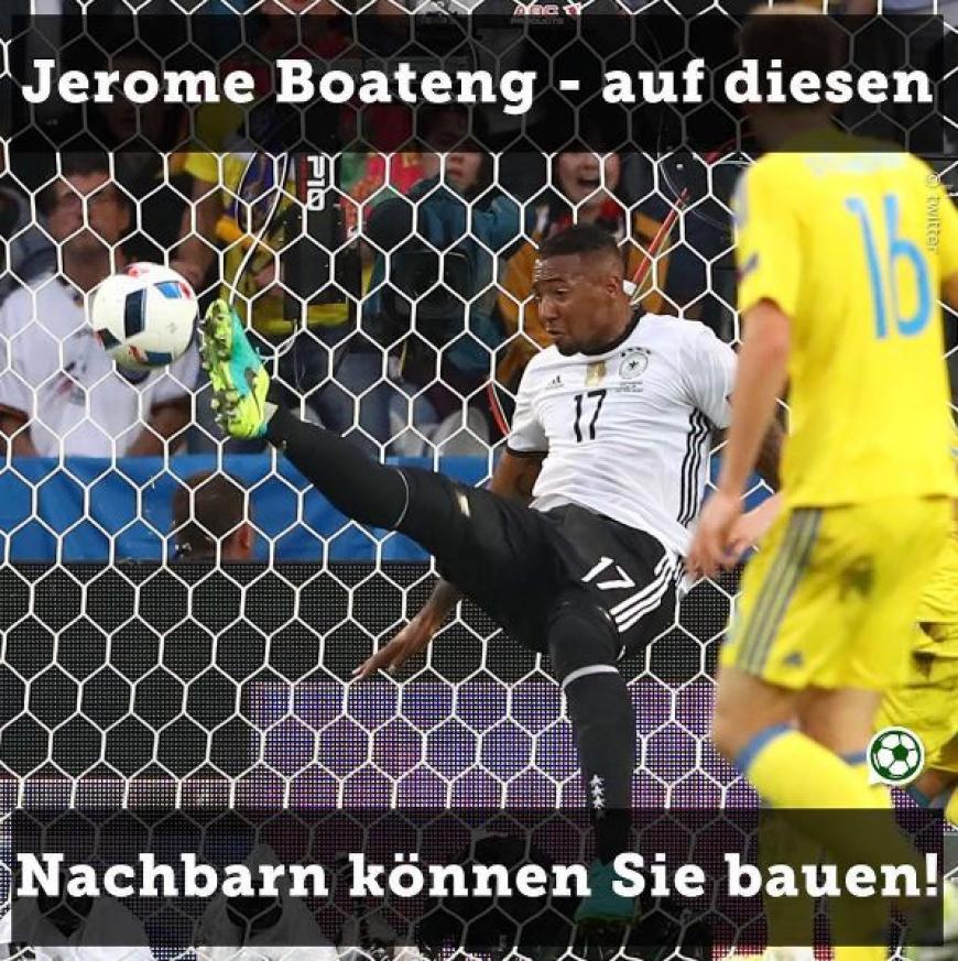 Das Netz feiert den Fußballer mit Sprüchen wie: