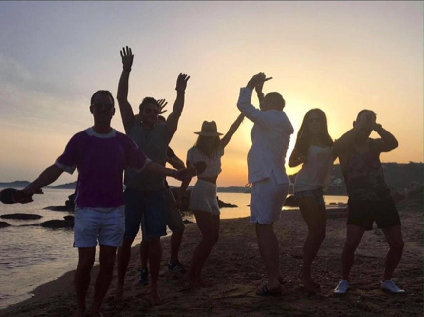 Dance all night: Eine spontane Strandparty mit Freunden geht immer!