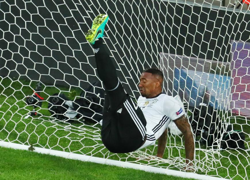Für seine spektakuläre Abwehraktion wird Jérôme Boateng nun gefeiert.