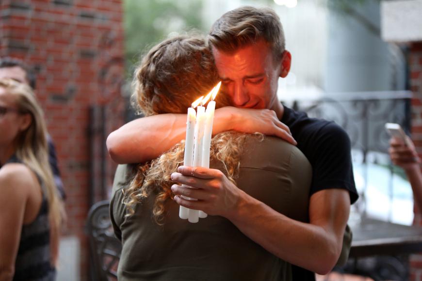 In Orlando, Florida, ist die Trauer ebenso wie auf der ganzen Welt groß.