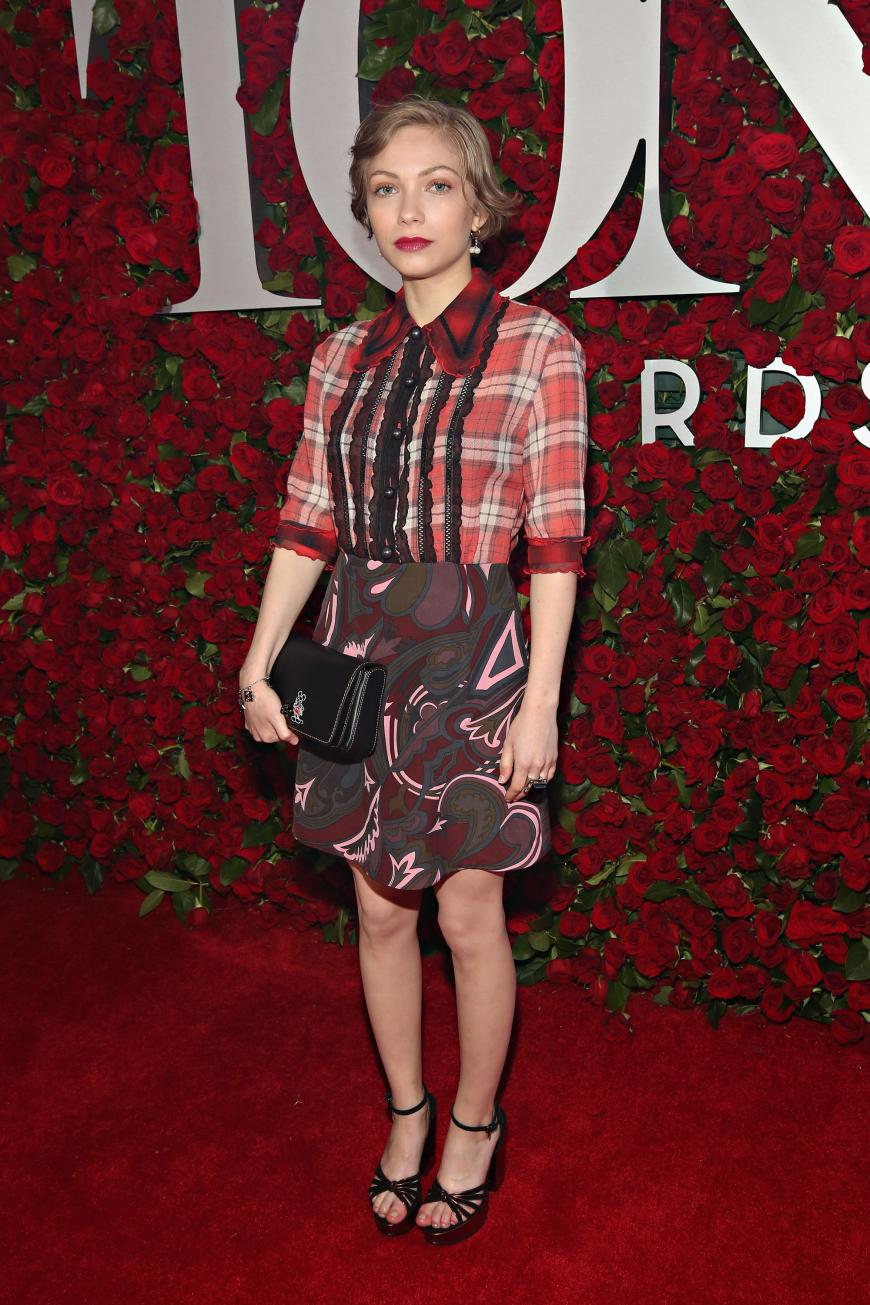 Fashion Fail bei Tavi Gevinson, die beim Square Dance mit diesem Look besser aufgehoben gewesen wäre.