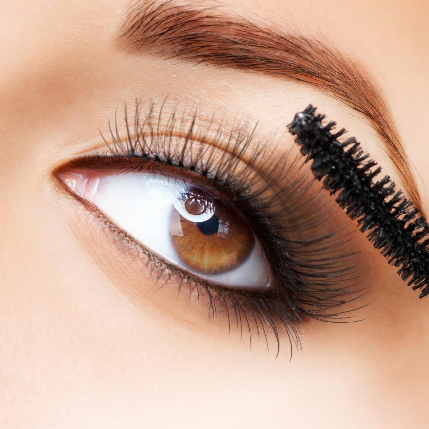 Für tolle Wimpern darf die richtige Pflege und der richtige Mascara nicht fehlen