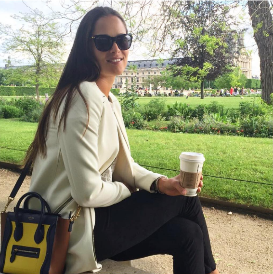 Erst mal eine Kaffee-Pause! Auch Bastian Schweinsteigers Freundin, Tennis-Star Ana Ivanovic, ist bereits in Frankreich eingetroffen. Zu diesem Foto schreibt sie: