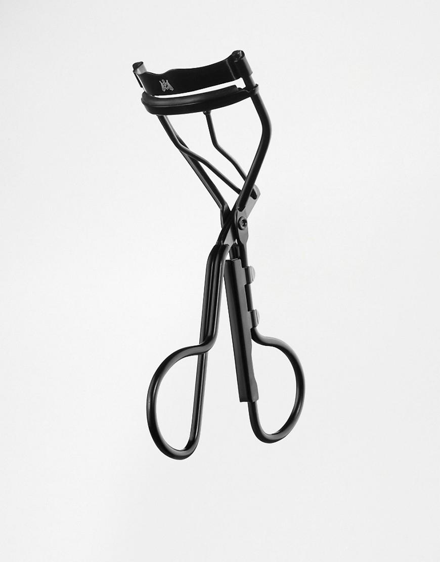Smarte Tools: „Lash Curler“ von Eylure, mit Gummierung, ca. 7 Euro, asos.de