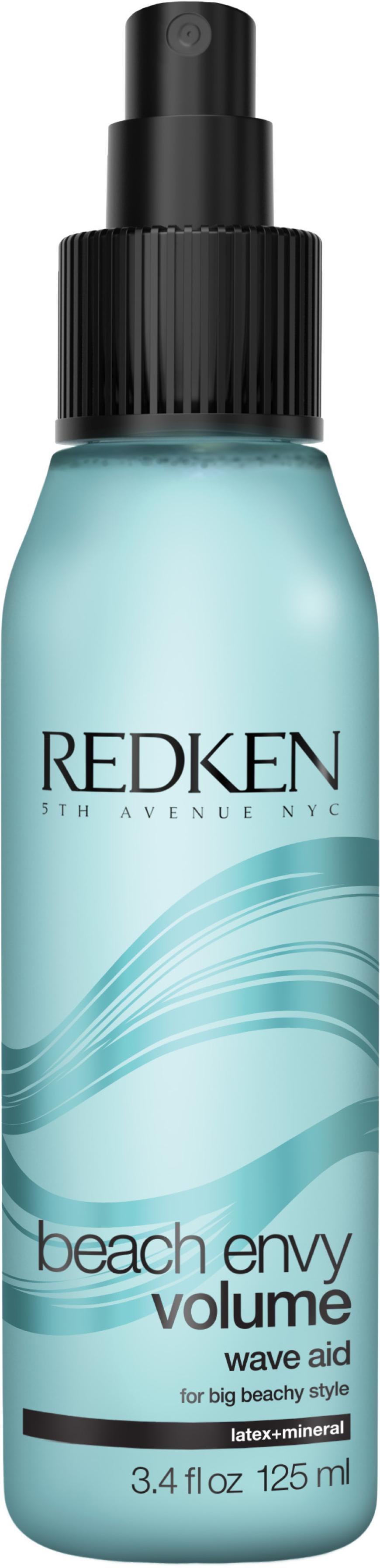 Für Wellen: „Beach Envy Volume Wave Aid“-Spray von Redken, ca. 28 Euro, beim Friseur