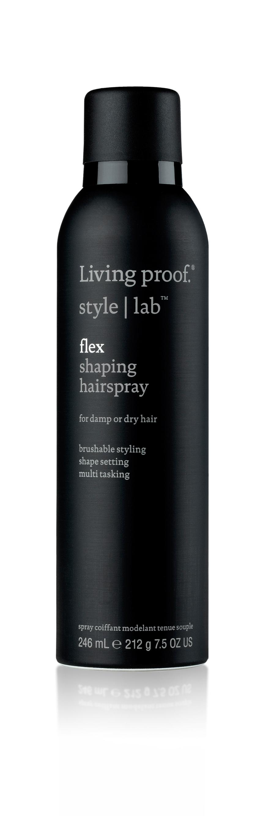 Fixiert: „Flex Shaping Hairspray“ von Living Proof, ca. 26 Euro, beim Friseur