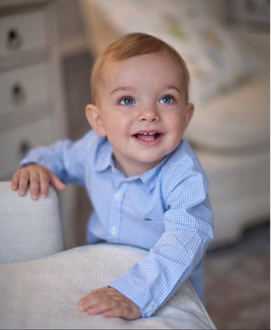 Pünktlich zum Ehrentag des royalen Wonneproppen veröffentlichte das Königshaus ein neues Foto des kleinen Mannes. Seine Mama Madeleine von Schweden postete ein zweites bei Facebook. Seht in der Fotostrecke weitere Bilder von Nicolas und seiner Schwester Leonore.