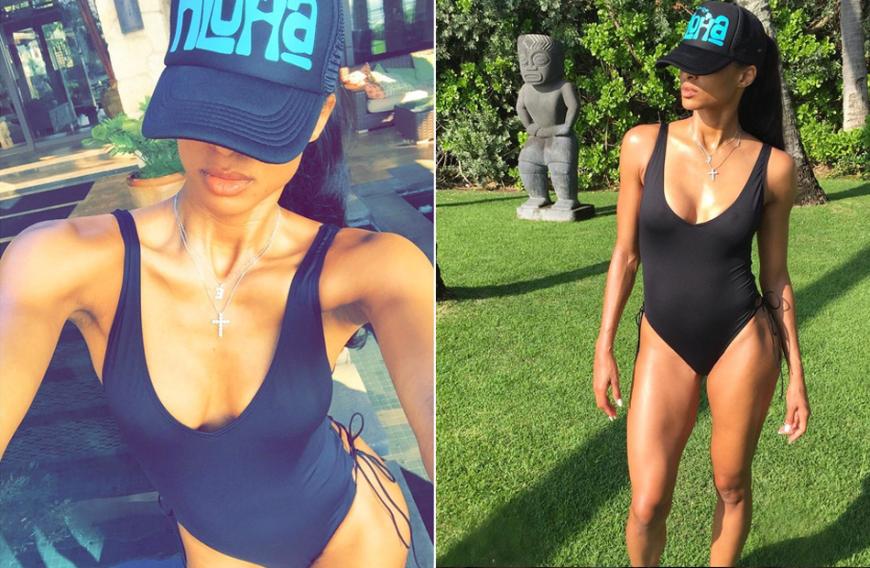 Schlicht und gut: Ciara in einem simplen schwarzen Swimsuit