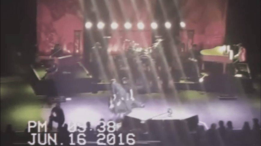 Auf einem Fan-Video ist der Zusammenbruch von Meat Loaf zu sehen.