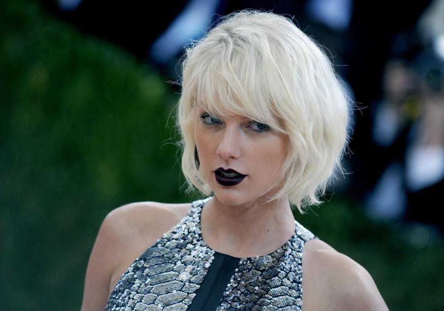 Ist Taylor Swift frisch verknallt? Die sexy Sängerin hat offenbar ein Auge auf ...