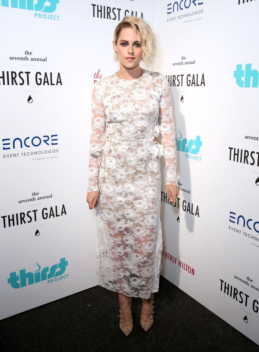 Abgesehen von der Frisur gefällt uns dieser Look von Kristen Stewart wirklich gut - eine Ausnahme bei der Schauspielerin.