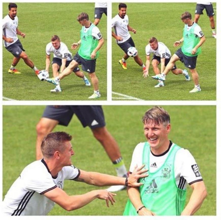 La Mannschaft hat Spaß: Bastian Schweinsteiger schwitzt beim Training mit Kroos und Khedira und grinst trotzdem wie ein Honigkuchenpferd!