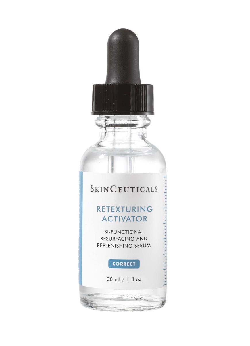 Eine Woche vorher: „Retexturing Activator“ von Skinceuticals, verfeinert das Hautbild, ca. 75 Euro