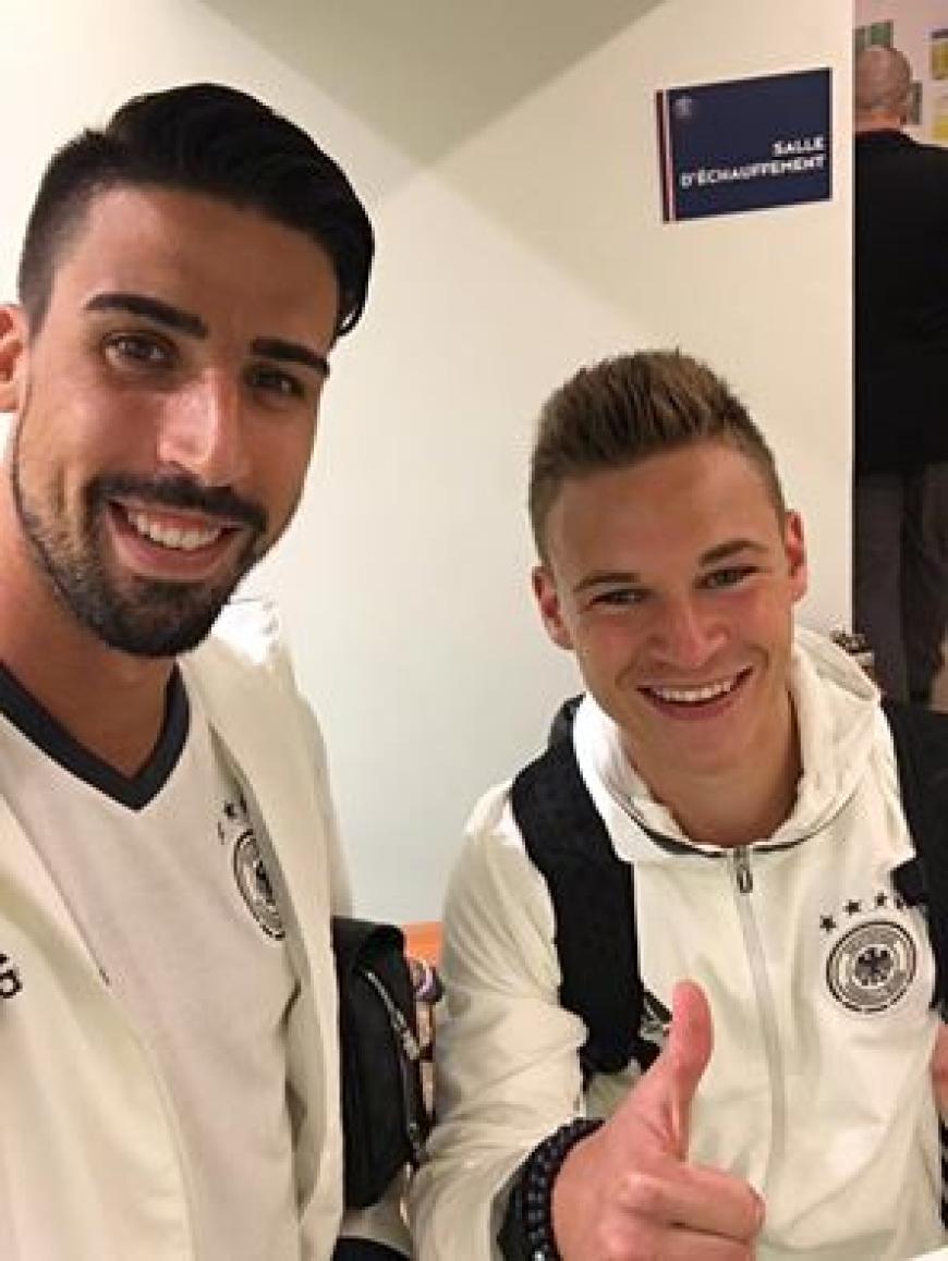 Es ist vollbracht: Deutschland ist ins Achtelfinale eingezogen - und Joshua Kimmich hat eine gefeierte EM-Premiere gefeiert. Team-Kollege Sami Khedira postet begeistert:
