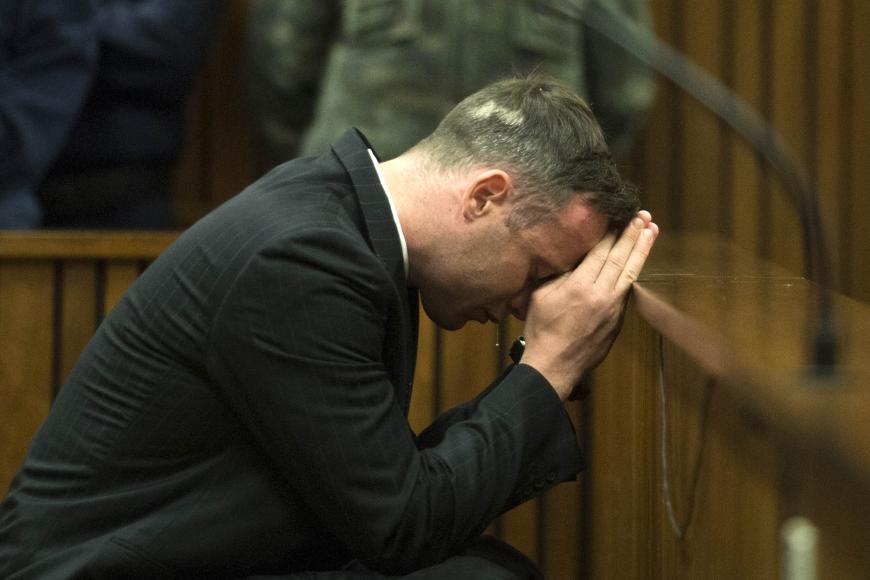 Bereits vor Gericht hatte Oscar Pistorius unter Tränen über die Mordnacht am Valentinstag 2013 gesprochen. Jetzt äußerte er sich erstmals in einem Interview zum Tathergang.