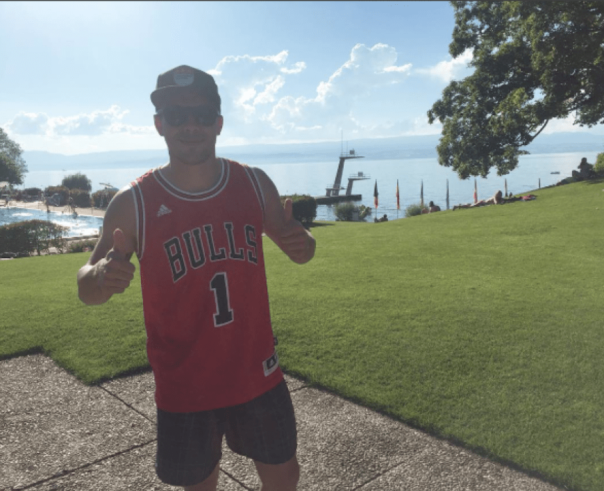 Lukas Podolski genießt die französische Sonne