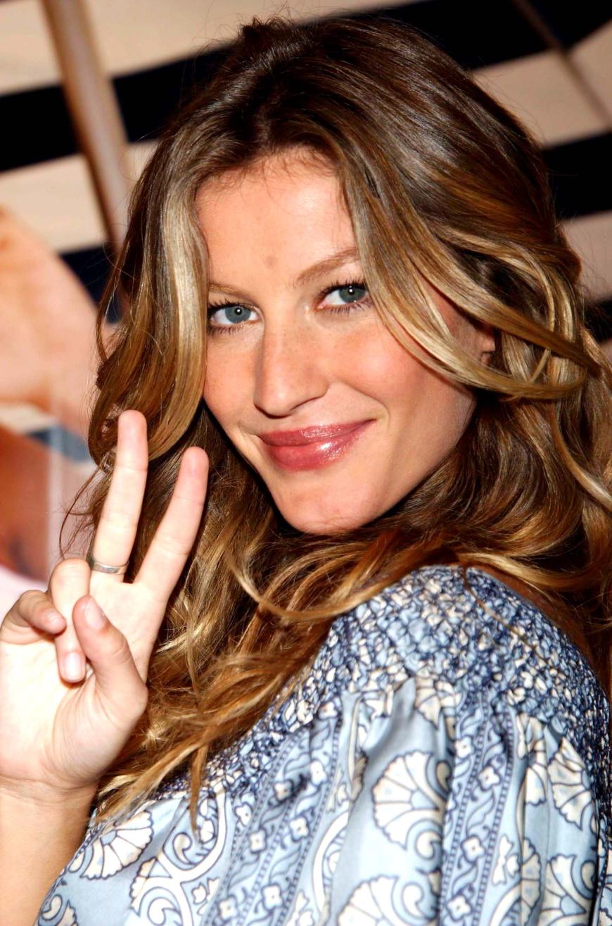 Topmodel Gisele Bündchen steckt hinter dem niedlichen Schnappschuss aus Kindheitstagen.