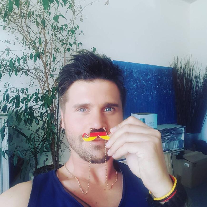 Schauspieler und Moderator Thore Schölermann macht mit