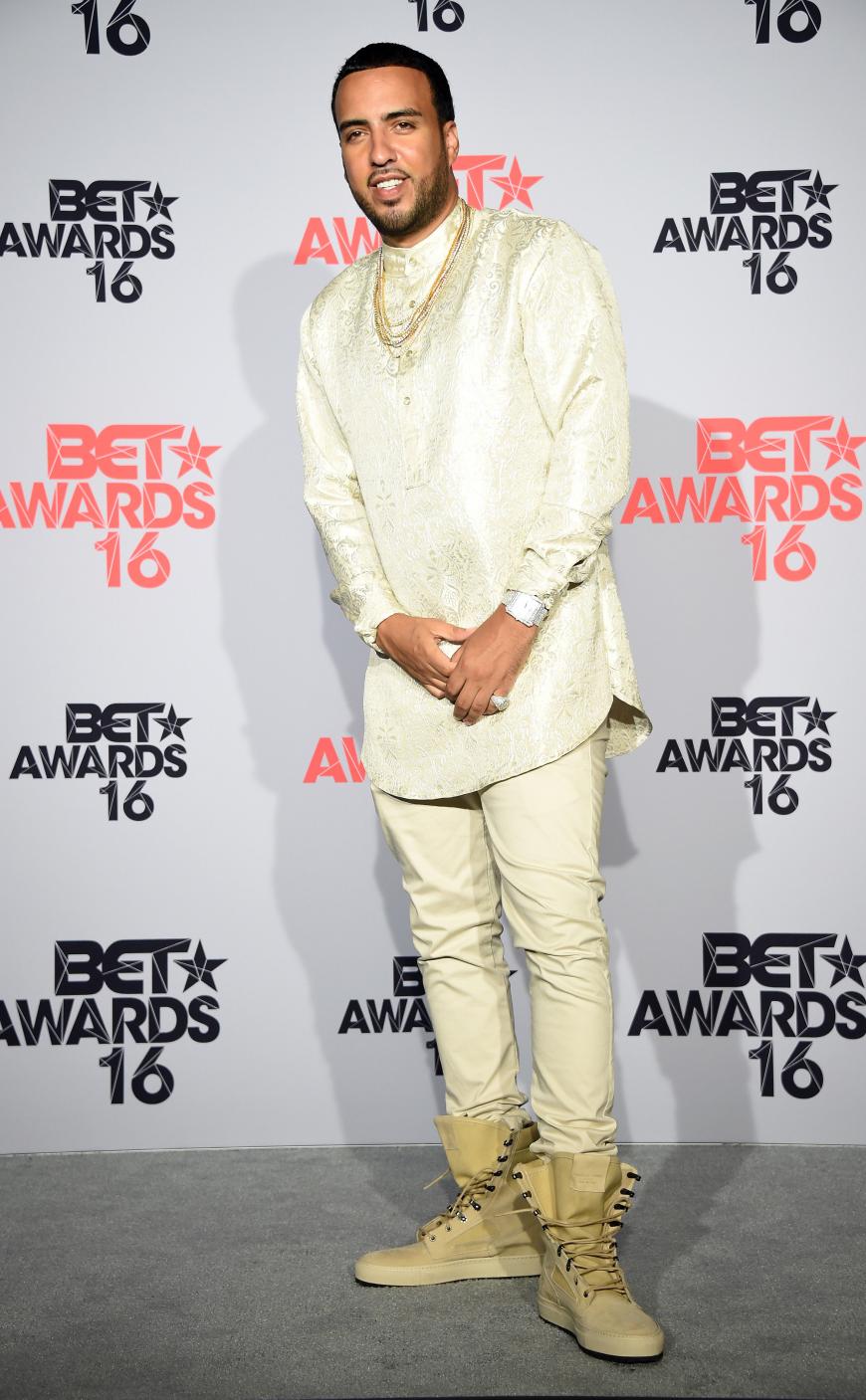 Rapper French Montana kam ganz in cremeweiß.
