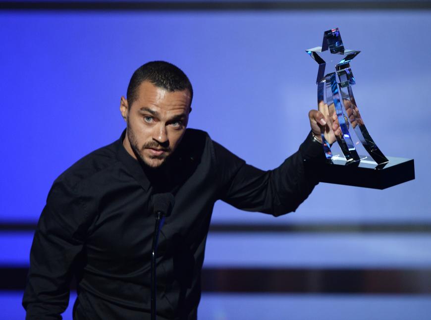 Bewegende Worte fand Jesse Williams in seiner Dankesrede, der für seinen humanitären Einsatz geehrt wurde.