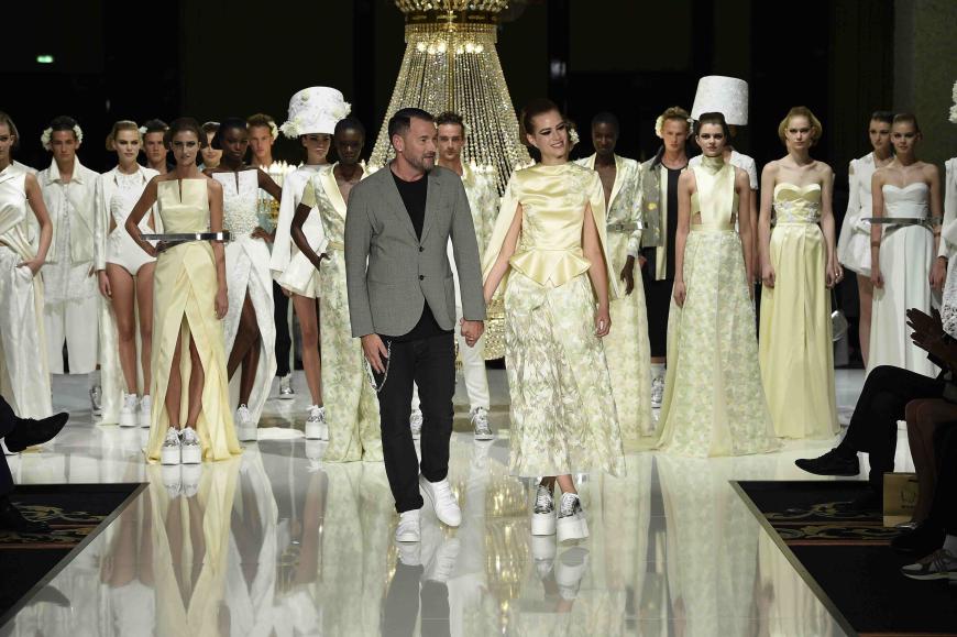 Eine Herzensangelegenheit für Michael: Bei der MICHALSKY StyleNite 2016 präsentiert der 49-Jährige nicht nur seine Modeschöpfungen, sondern auch den neu designten Cava von Freixenet.