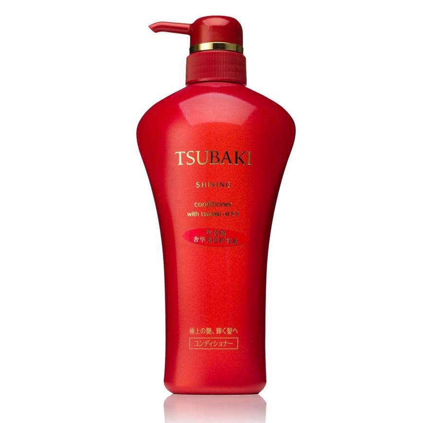 Janinas Must-Haves: SCHÖNE MÄHNE „Für die Haare nehme ich Shiseido, das bringen mir meine Eltern, die beruflich oft in Japan sind, mit.“ „Tsubaki“-Conditioner von Shiseido, ca. 19 Euro, amazon.de