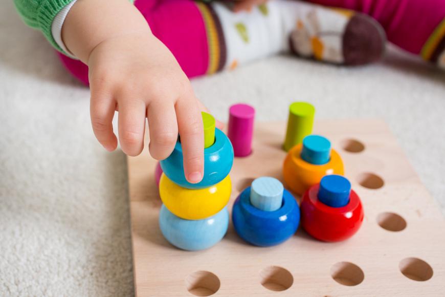 Holzspielzeug ist nicht immer automatisch besser als Plastikspielzeug.