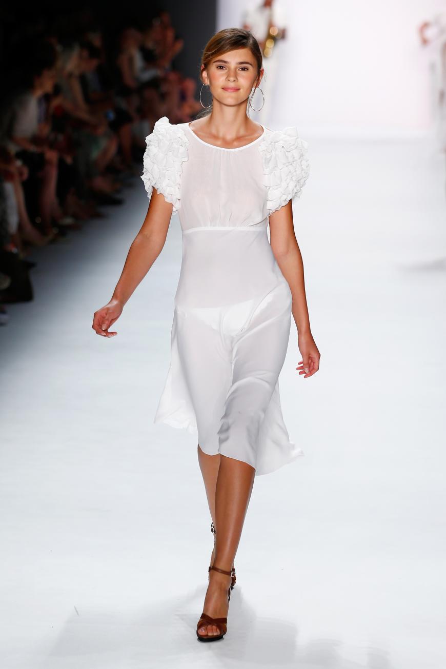 Laufsteg-Erfahrung hat sie ja schon. Stefanie läuft regelmäßig auf der Fashion Week in Berlin. Jetzt will sie auch die internationalen Laufstege in Paris, Mailand, London und New York erobern.