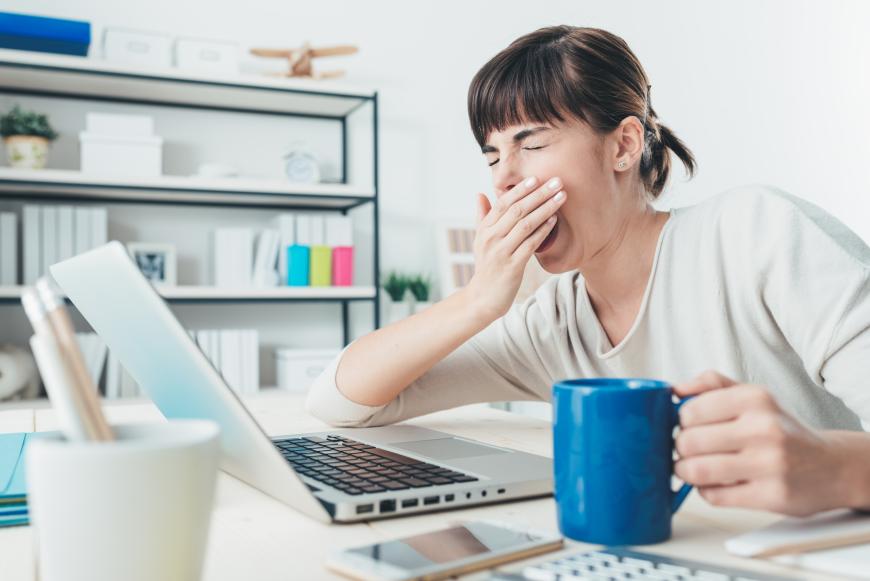Literweise Kaffee ist keine permanente Lösung für einen fitten Kopf. Im Gegenteil, auf Dauer ist es sogar eher kontraproduktiv.