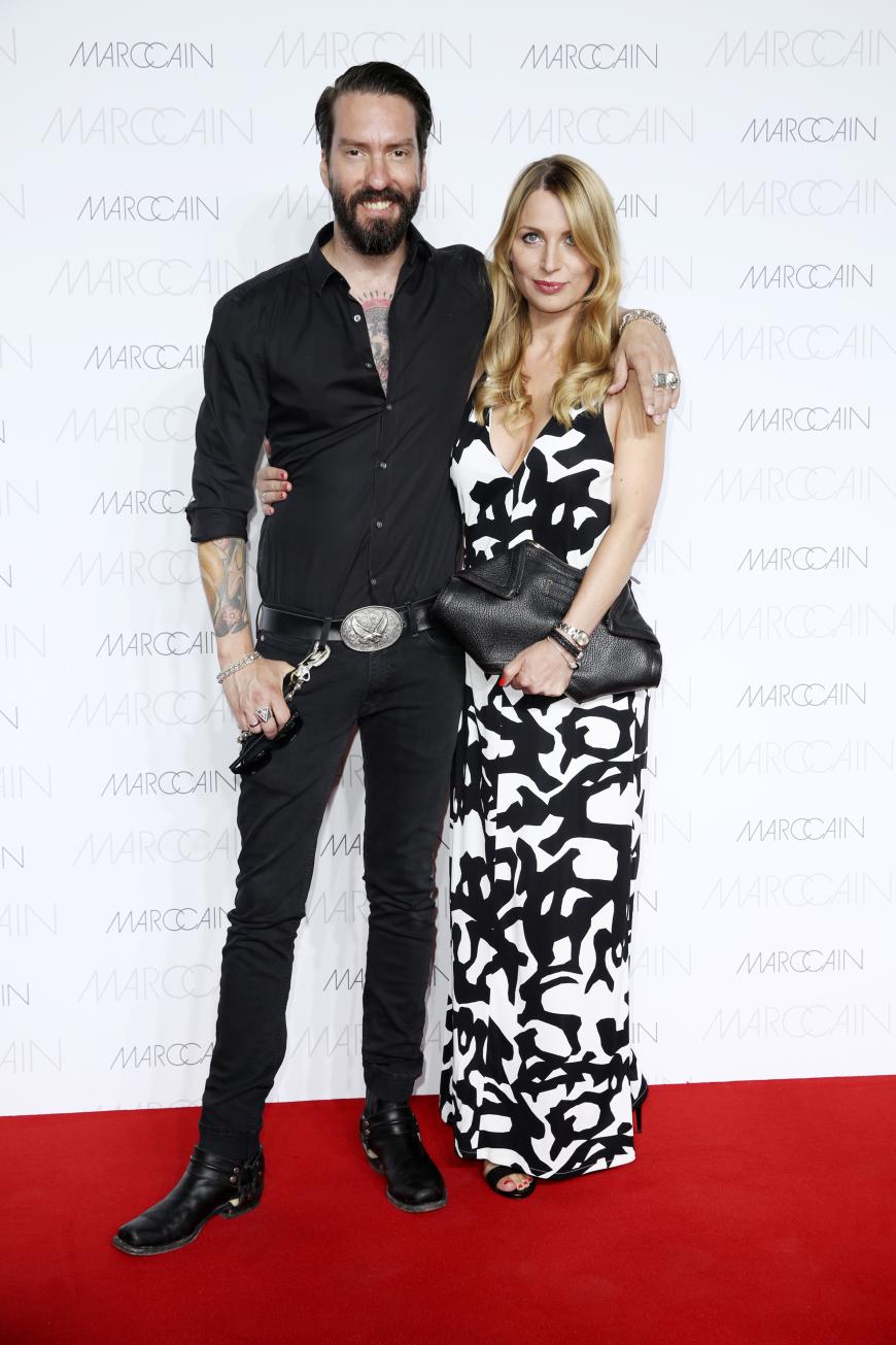 The BossHoss-Sänger Alec Völkel in Begleitung seiner Frau Johanna Michel bei der Marc Cain Show