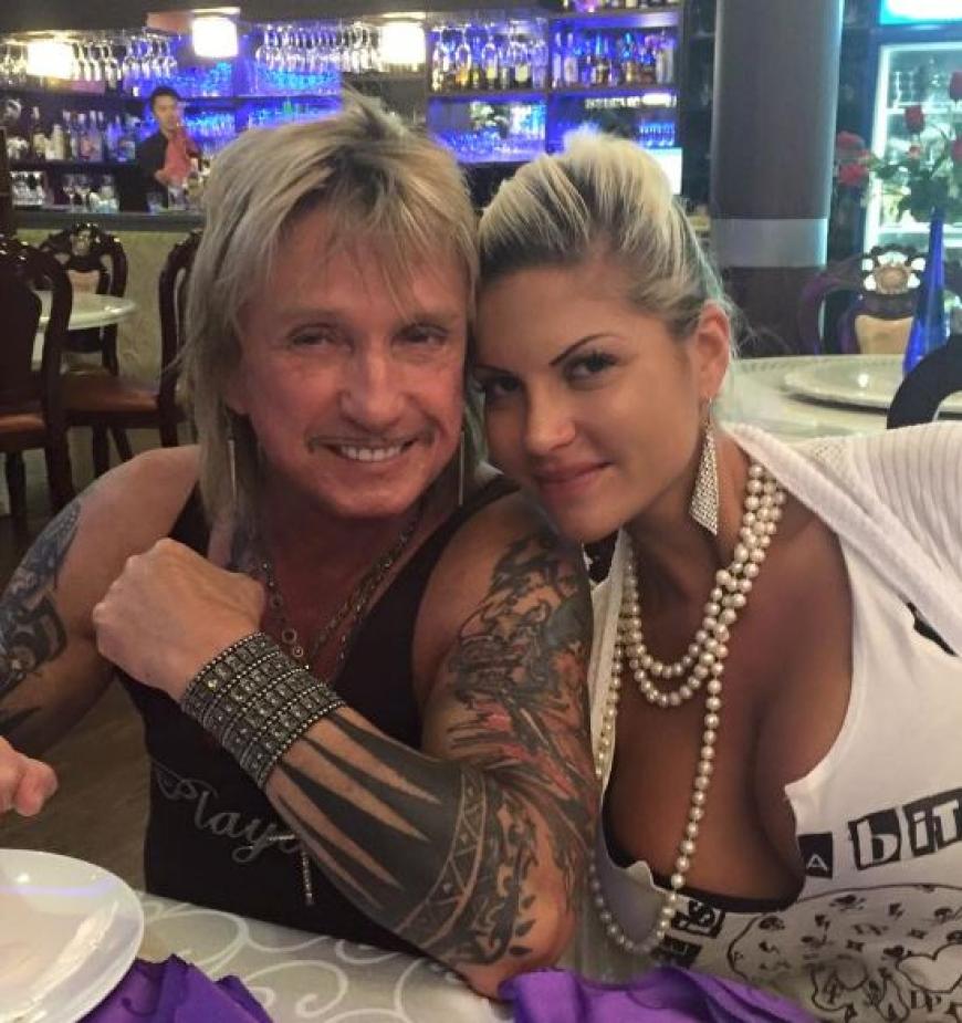 Auch Bert Wollersheim teilte das Mittelfinger-Foto seiner Frau und fügte hinzu :