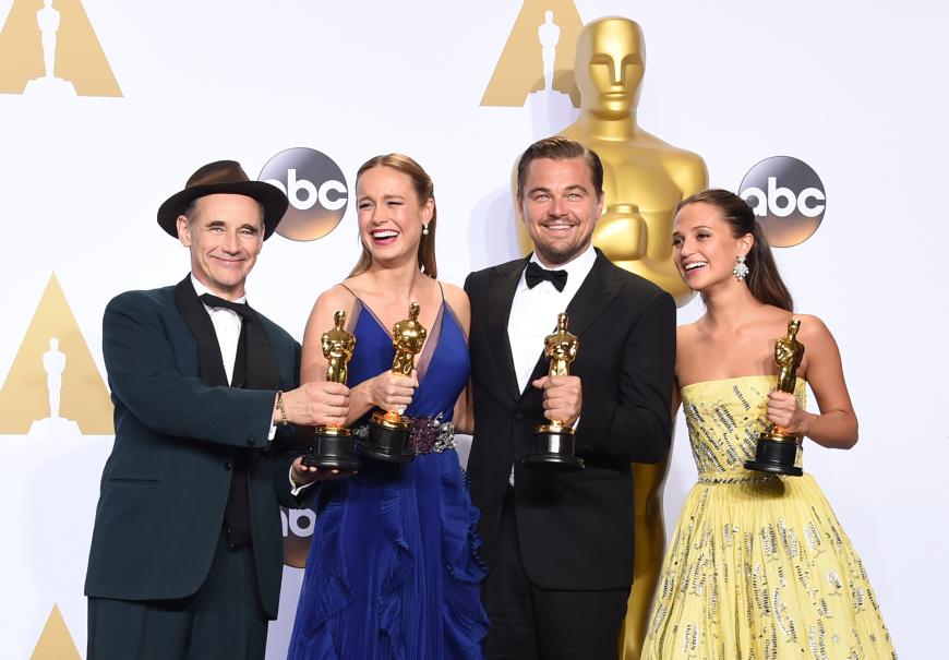 Eine Jury mit mehr Diversität könnte auch anderen Nominierungen bedeuten. Beim Oscar 2016 waren alle Nominierten in den Schauspieler-Kategorien weiß. Der Oscar wurde in 74 Jahren erst sechs Mal an schwarze Darsteller gegeben.