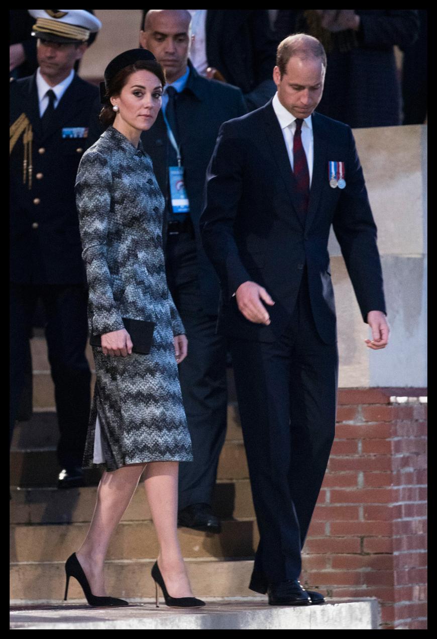 Gemeinsam mit Ehemann William und Schwager Harry besuchte Herzogin Catherine jetzt das Thiepval-Denkmal in Frankreich, um der Opfer der Schlacht an der Somme zu gedenken.